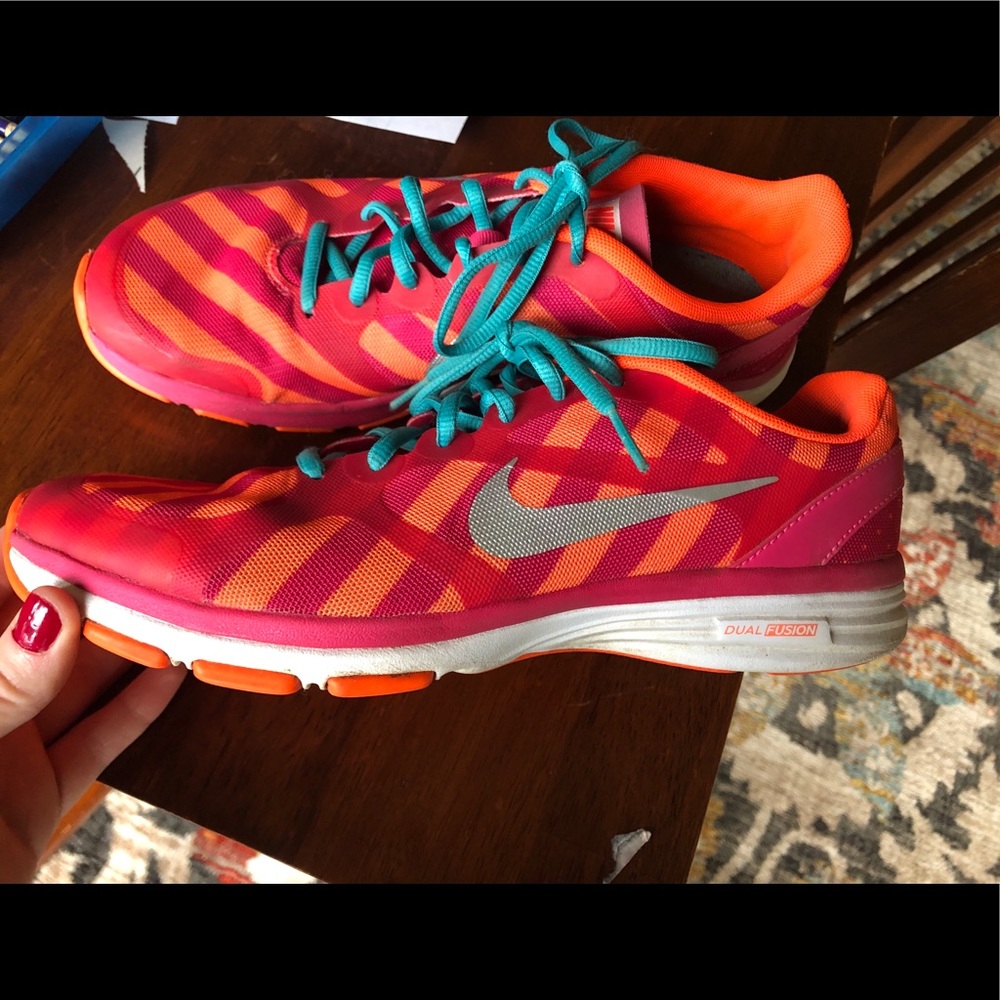 NIKE SNEAKERS
